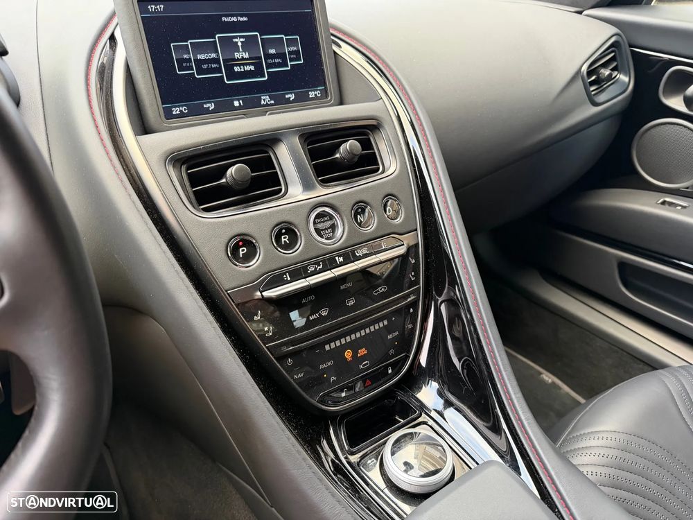 Aston Martin DB11 Coupé V8 Auto - 11