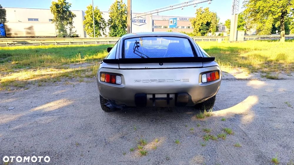 Porsche 928 - 15