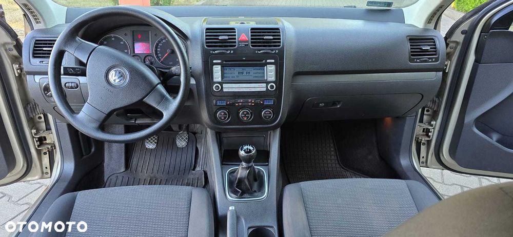 Volkswagen Jetta - 4