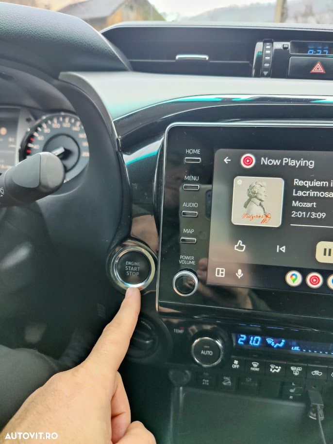 Toyota Hilux 4x4 Double Cab Executive - 8