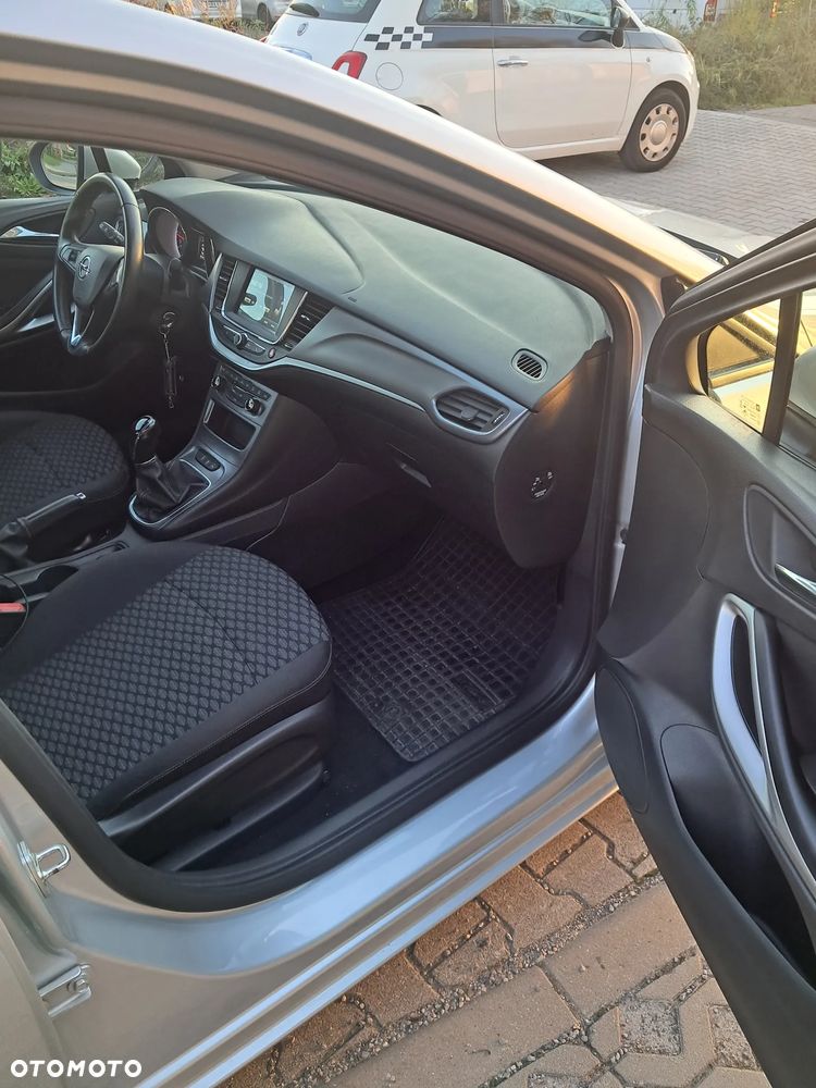 Opel Astra 1.4 T Enjoy S&S - 11