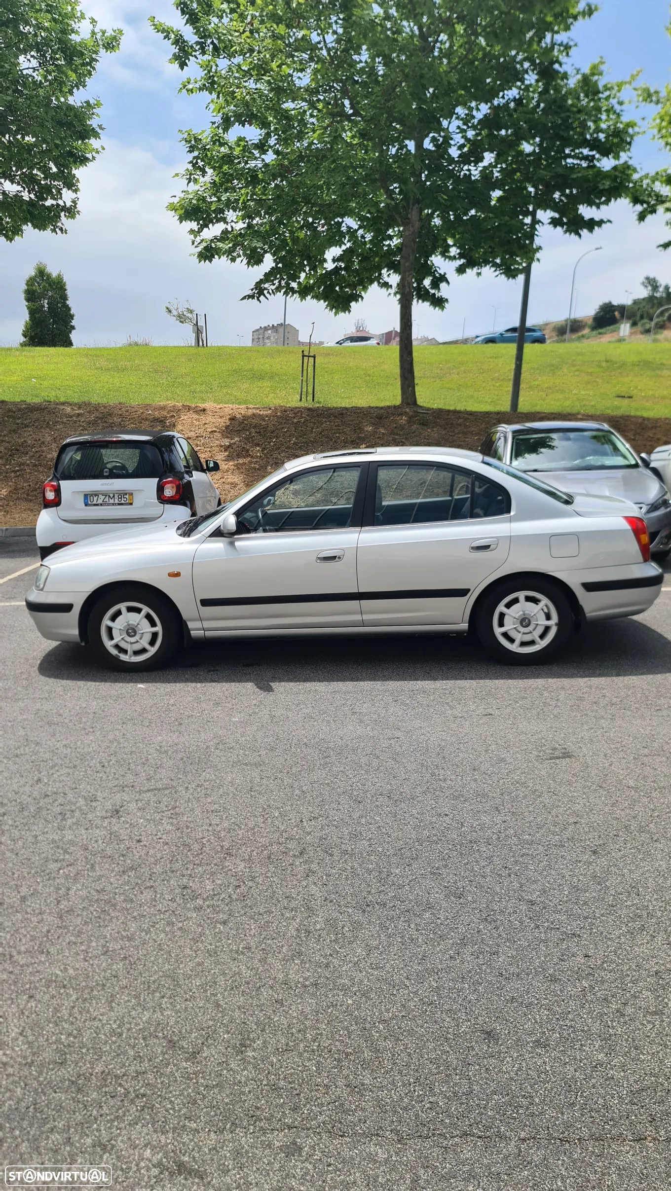 Hyundai Elantra 2.0 GLS Plus - 16