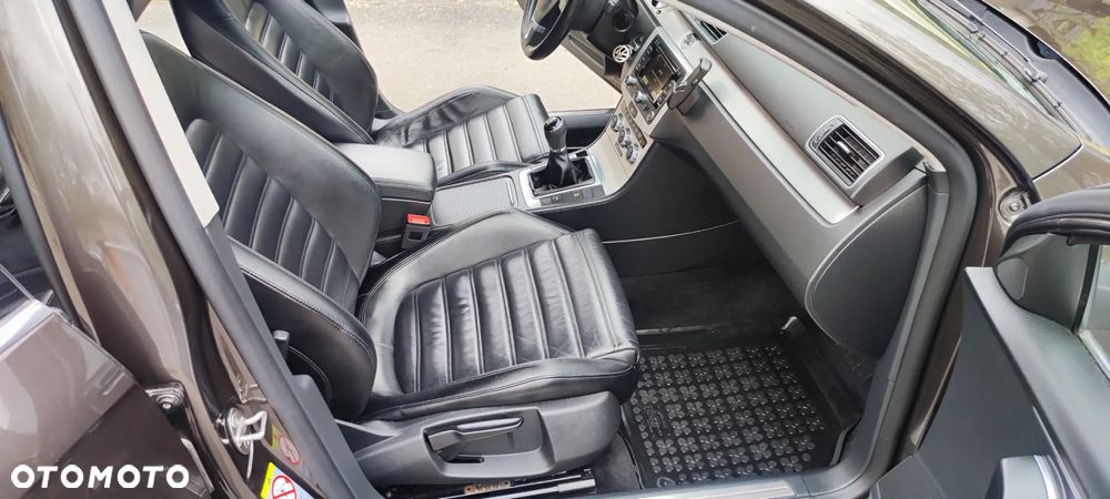 Volkswagen Passat Variant 2.0 TDI BlueMotion Technology Highline - 14