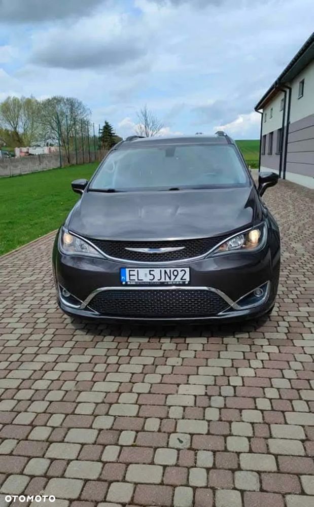 Chrysler Pacifica - 8