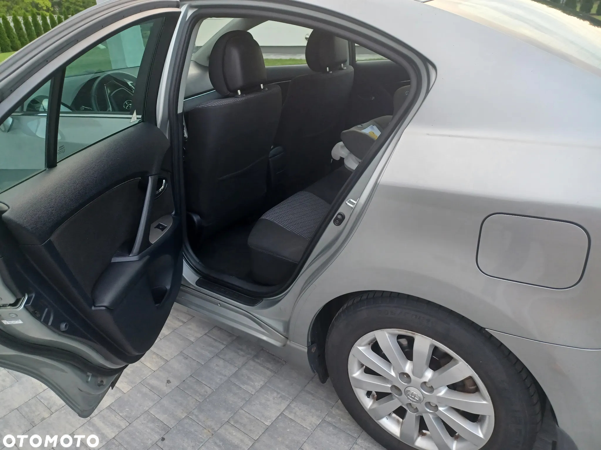 Toyota Avensis 1.8 Sol NAVI - 2