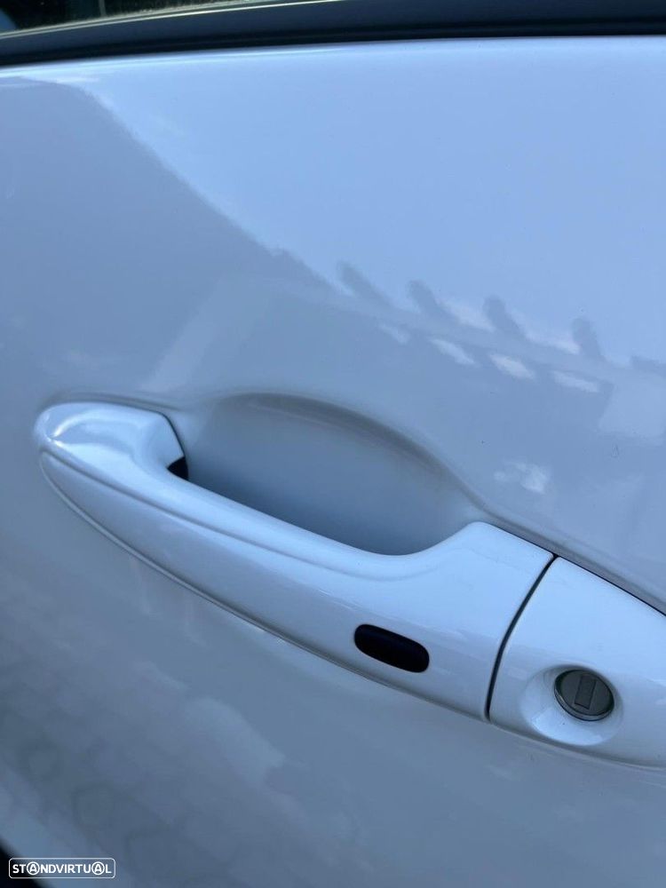 Toyota Hilux 2.4 D-4D 4WD CD CH Aut. - 25