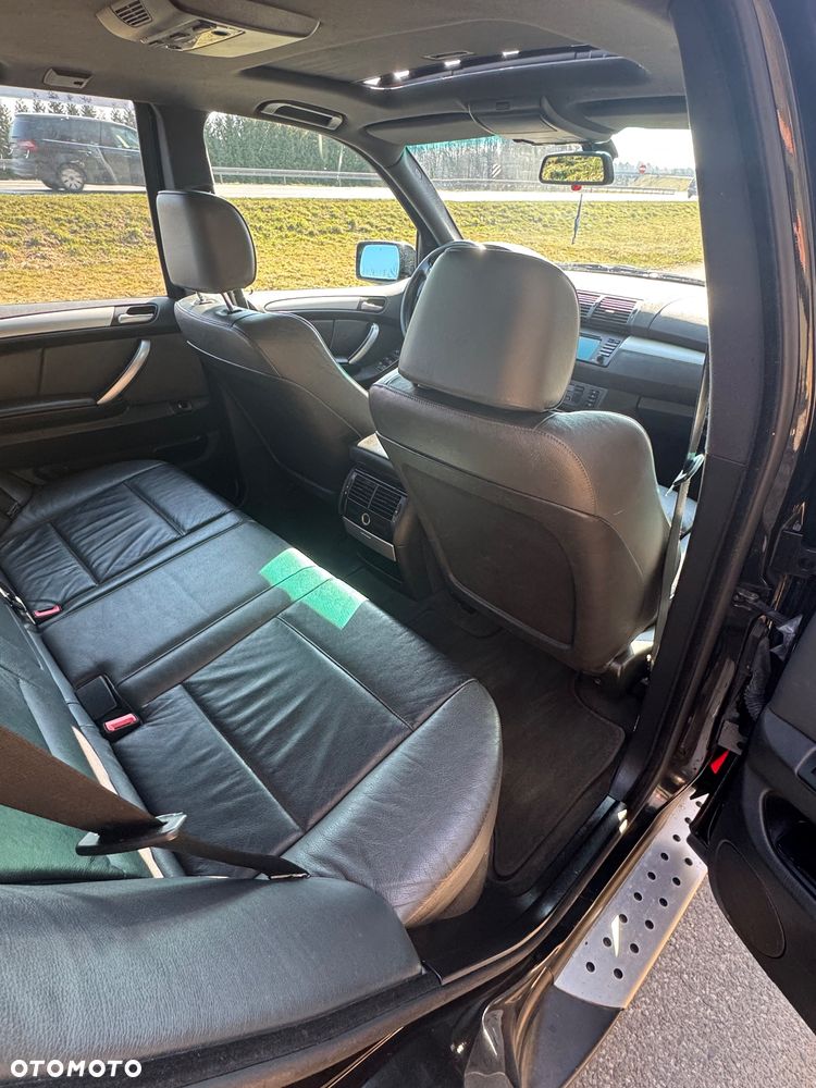 BMW X5 4.4i - 5
