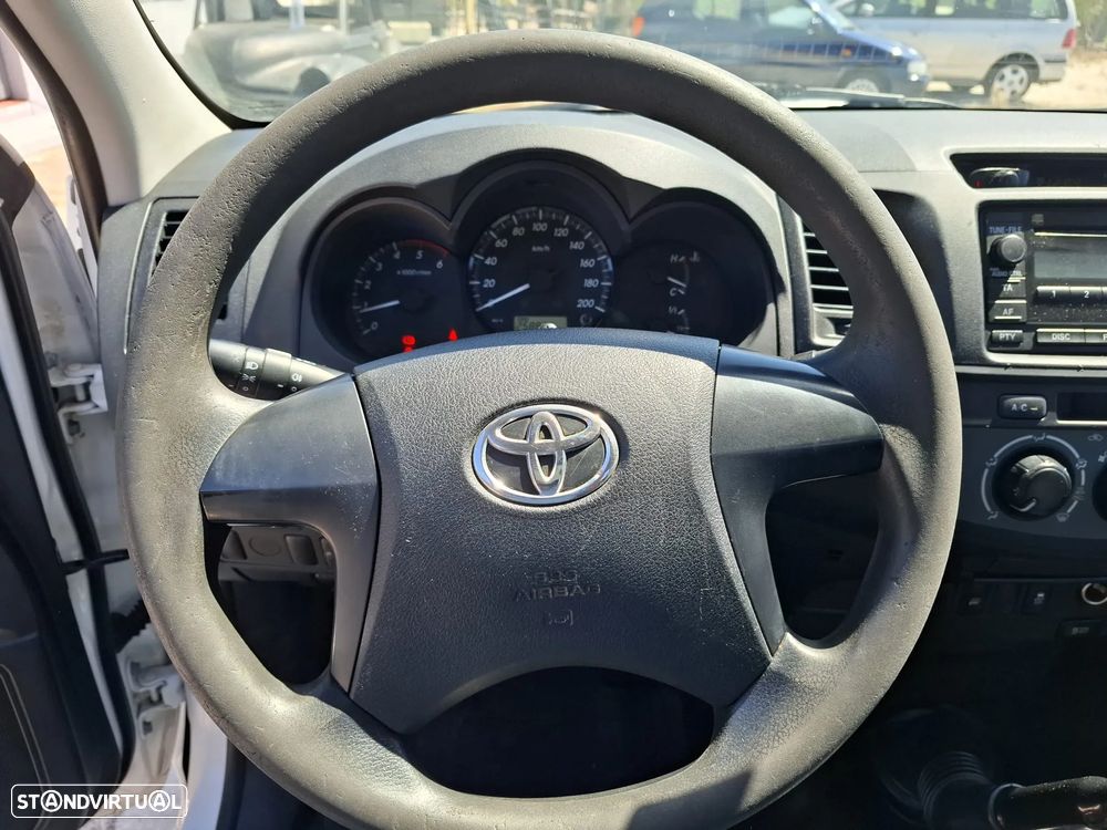 Toyota Hilux 2.5 D-4D 4WD CS CM+AC - 16