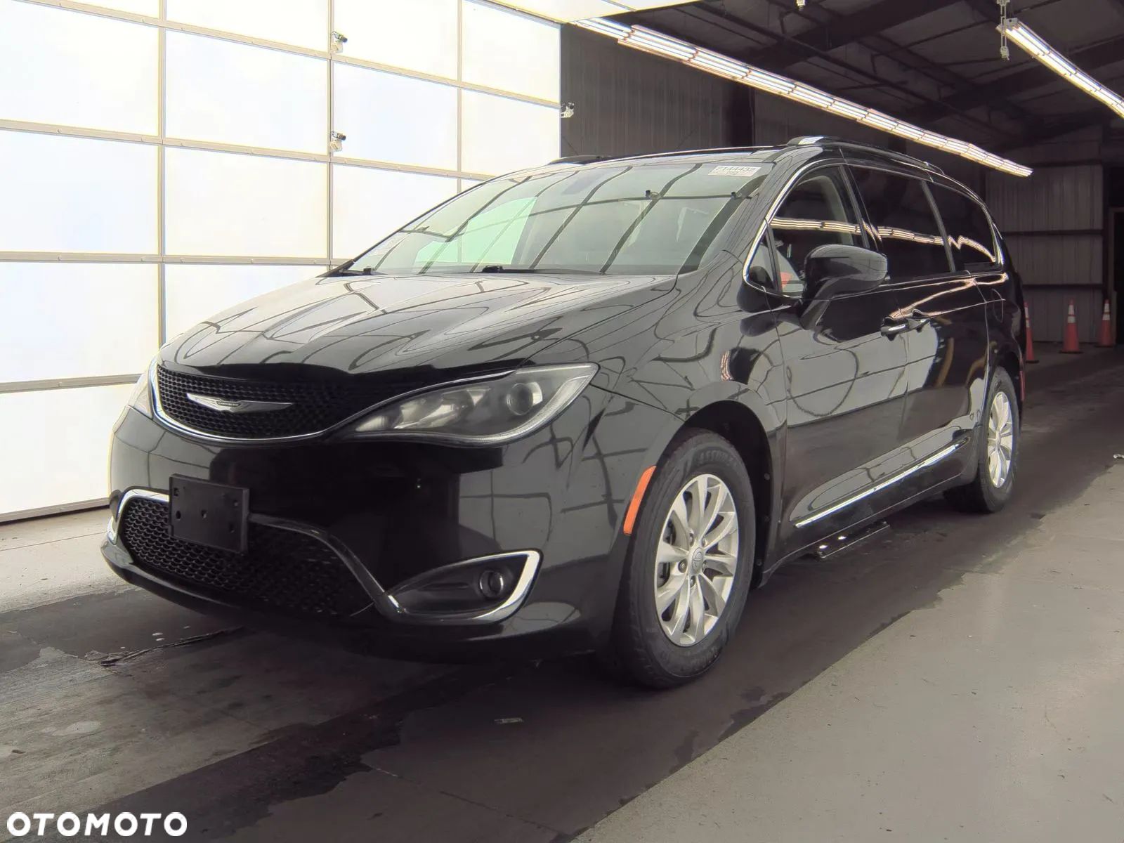 Chrysler Pacifica - 1
