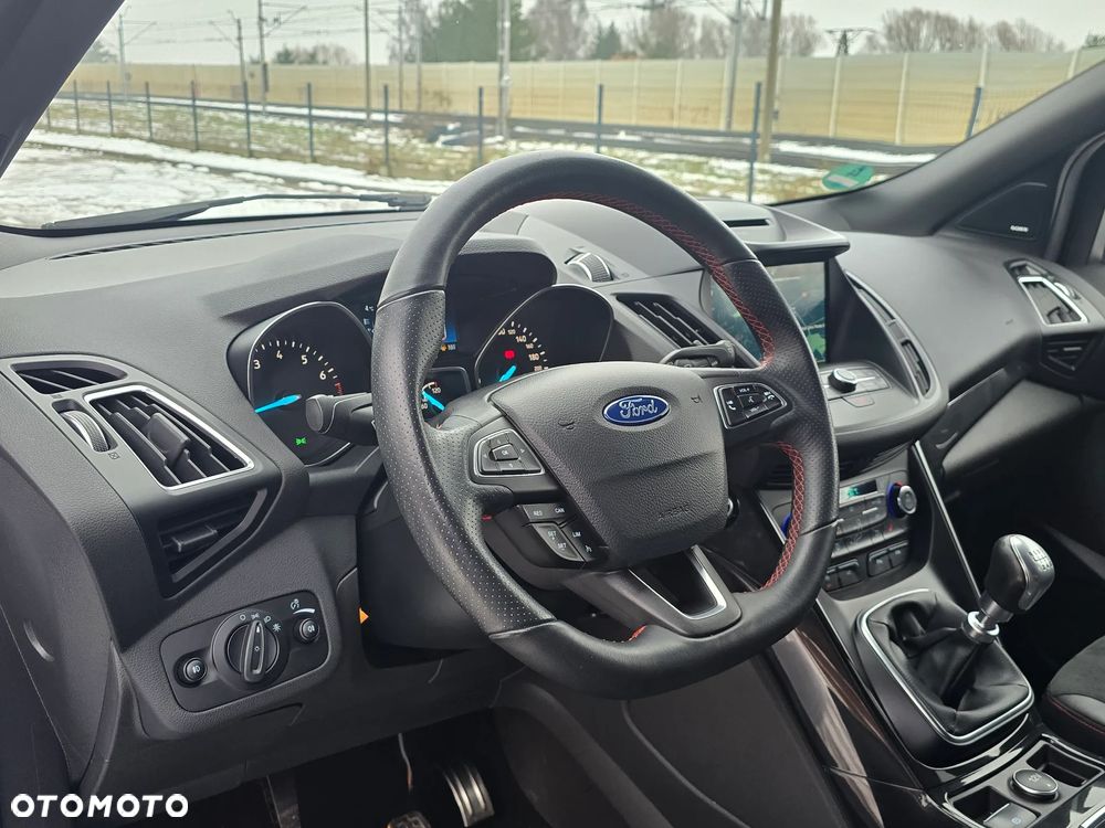 Ford Kuga 1.5 EcoBoost 2x4 ST-Line - 14