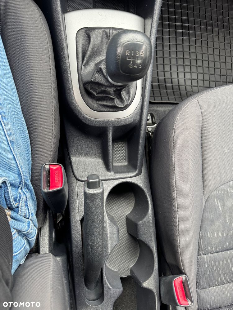 Kia Rio 1.4 crdi M - 10