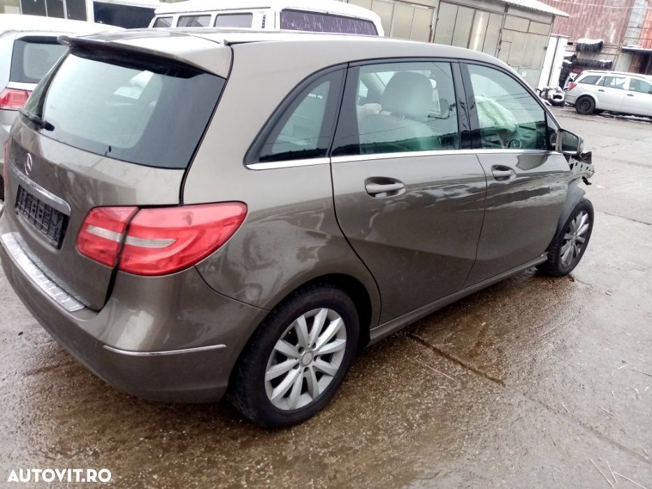 Dezmembrez Mercedes Benz B-CLASS B200 W246 - 2
