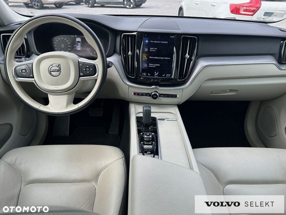 Volvo XC 60 B4 B Momentum - 11