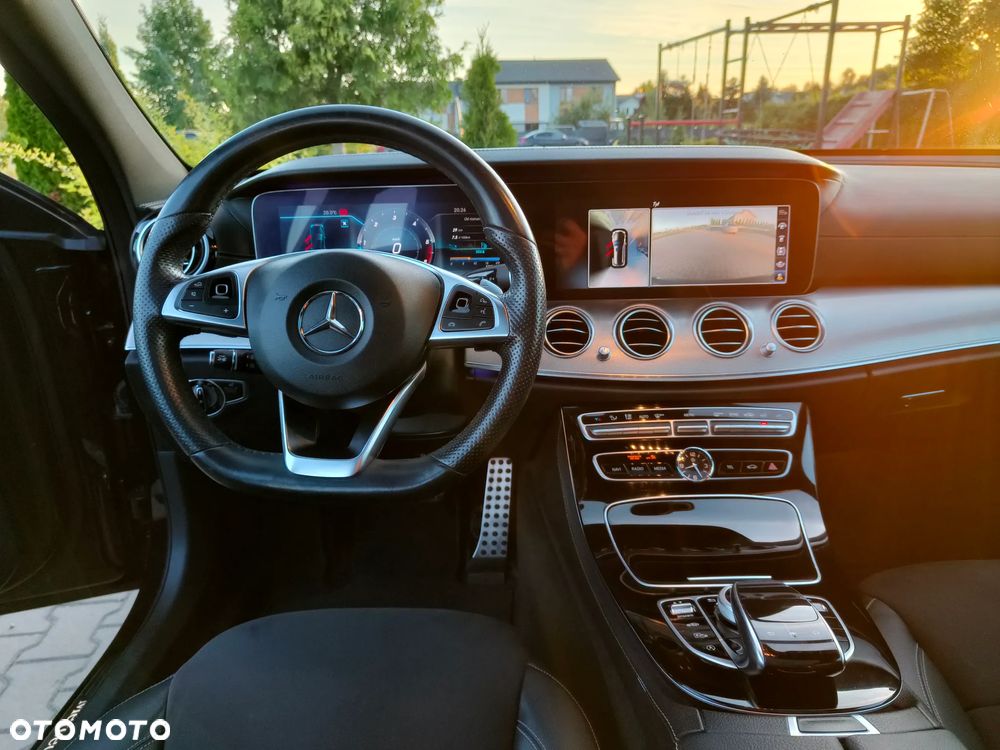 Mercedes-Benz Klasa E 220 d 4-Matic 9G-TRONIC - 17