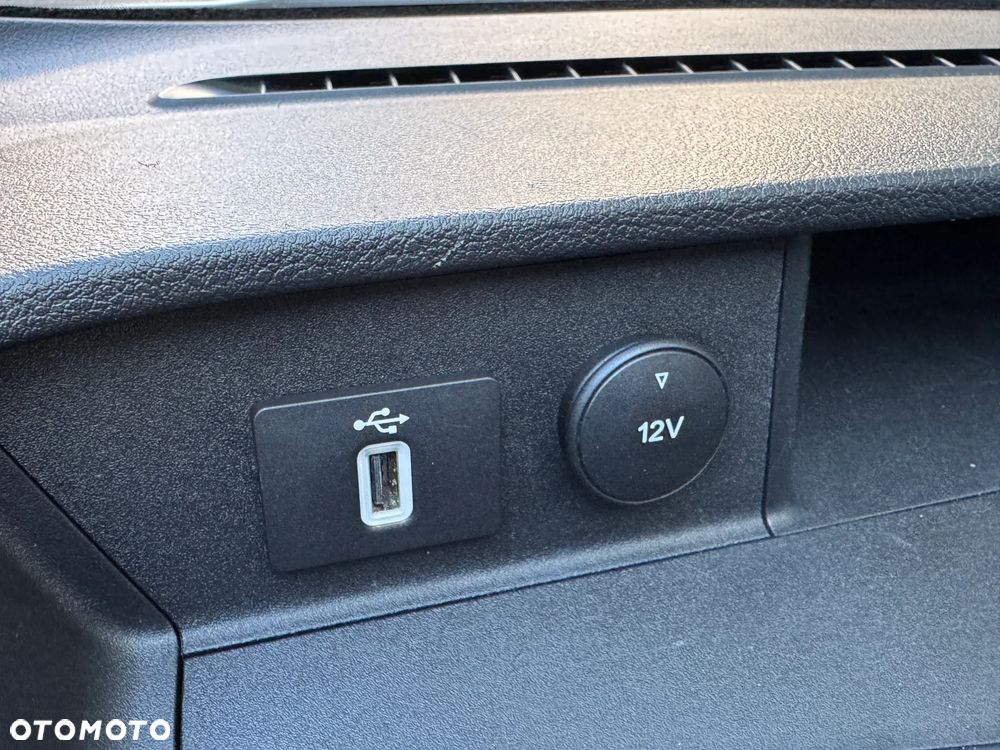 Ford CUSTOM DŁUGI 6 OSÓB - 32