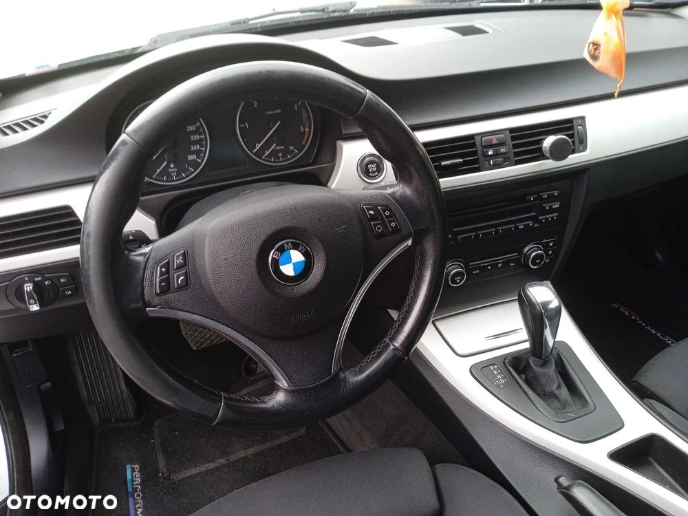 BMW Seria 3 320d DPF Edition Exclusive - 11