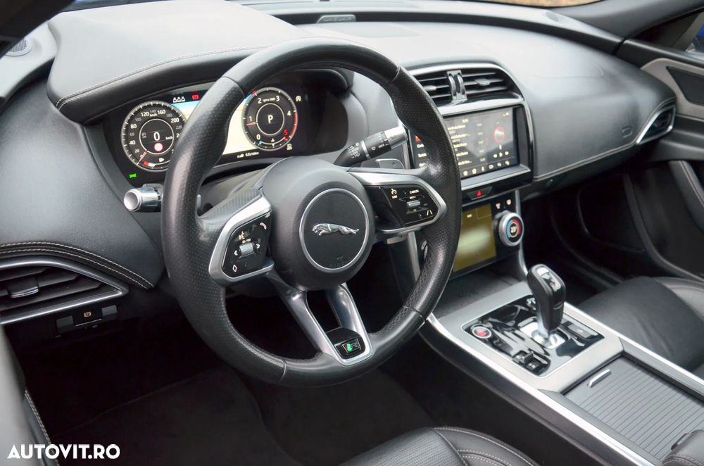 Jaguar XE 2.0 AWD R-Sport - 16