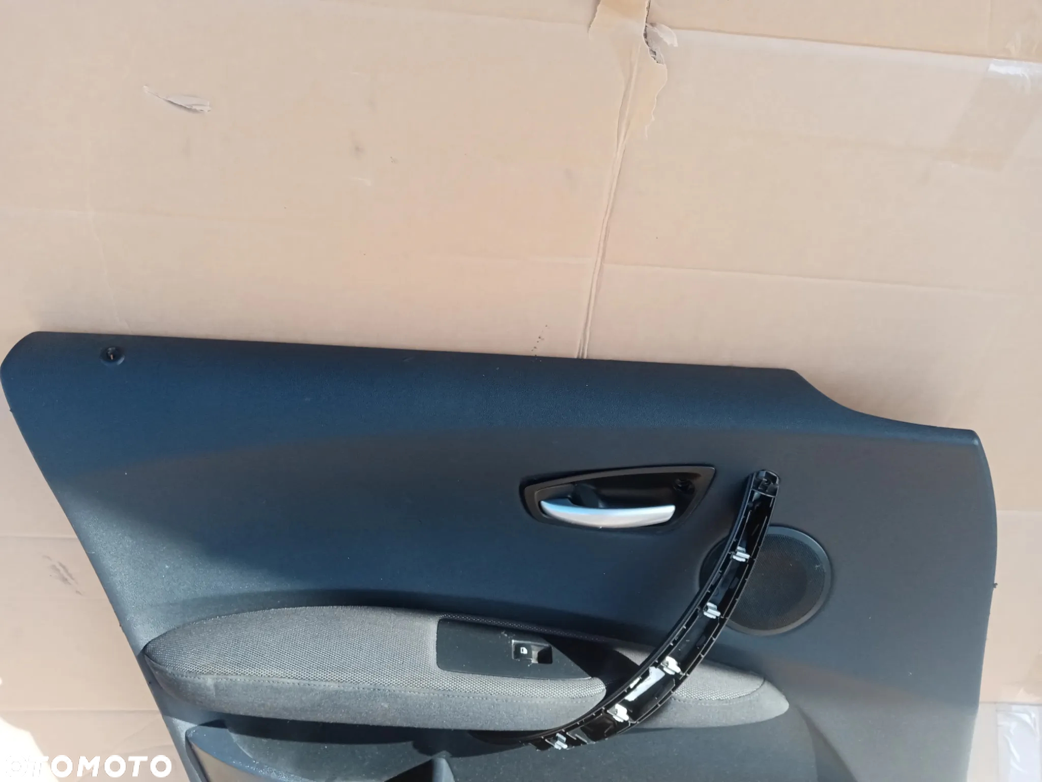 Boczek tapicerka lewy przód BMW 1 E87 - 2
