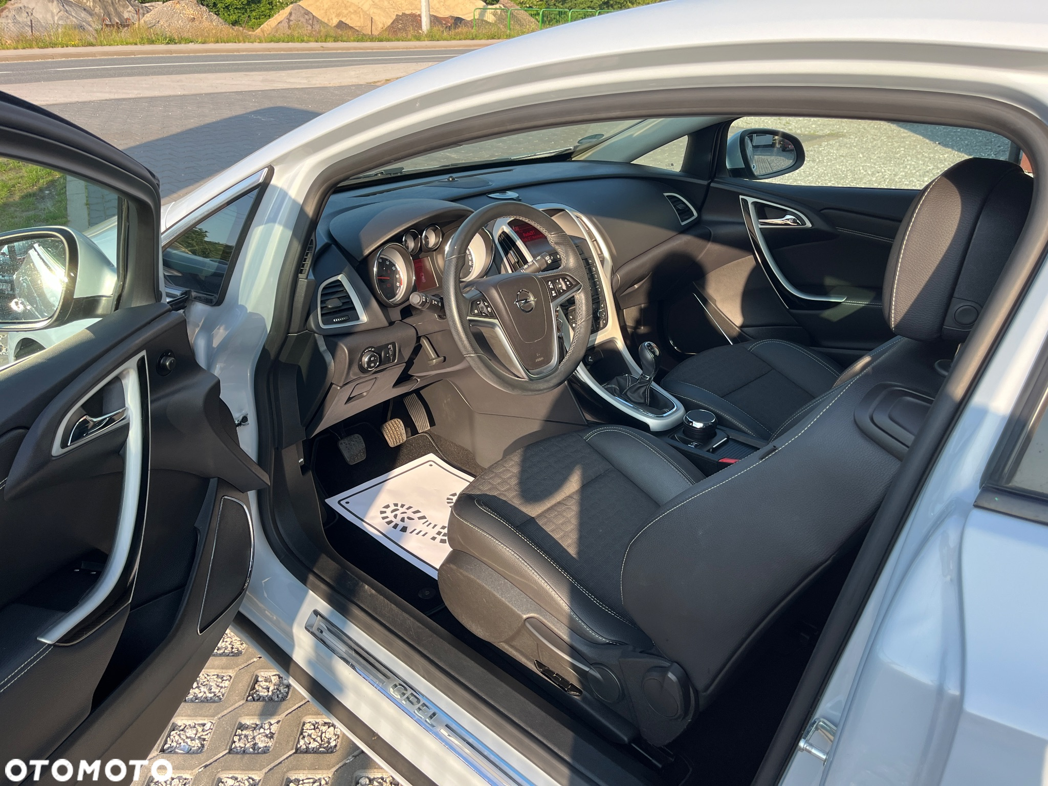 Opel Astra GTC 1.4 Turbo - 16