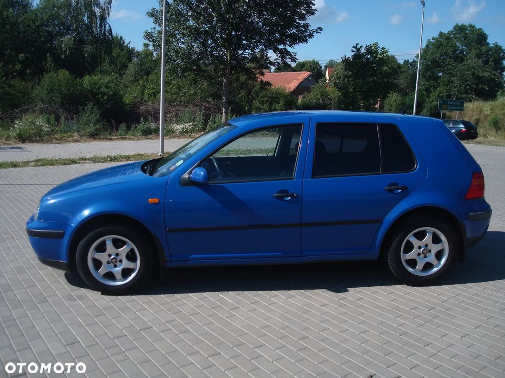 Volkswagen Golf 1.6 Tour Edition - 12