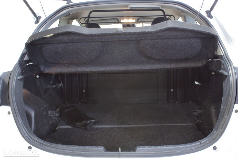 Toyota Yaris 1.4 D-4D AC IVA Dedutível - 10