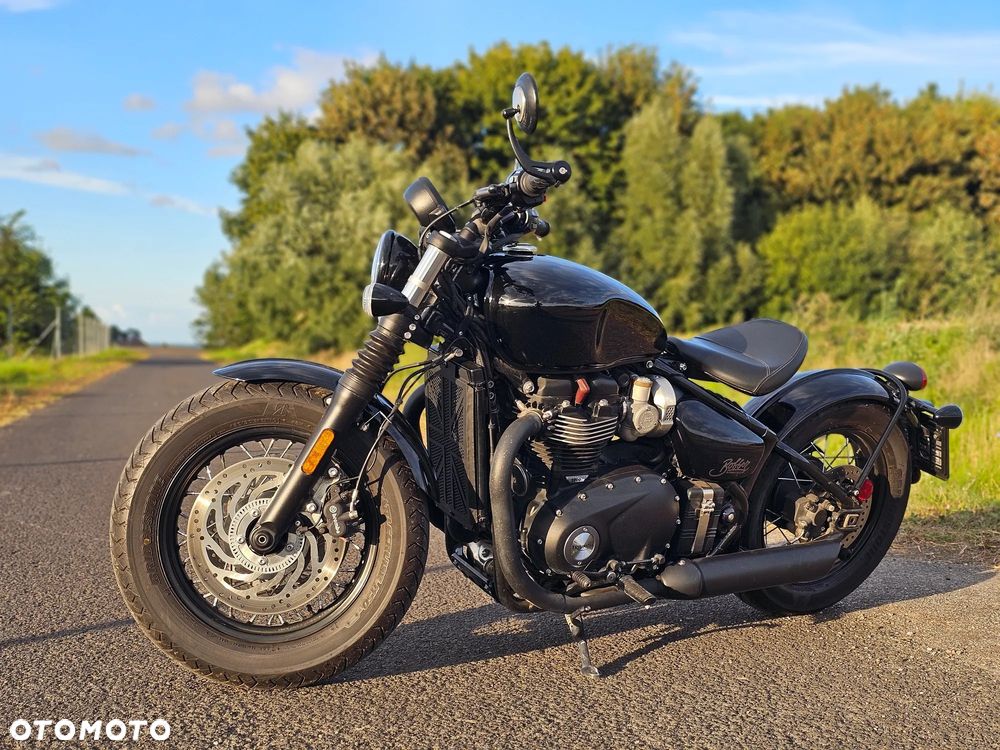 Triumph Bonneville Bobber - 3