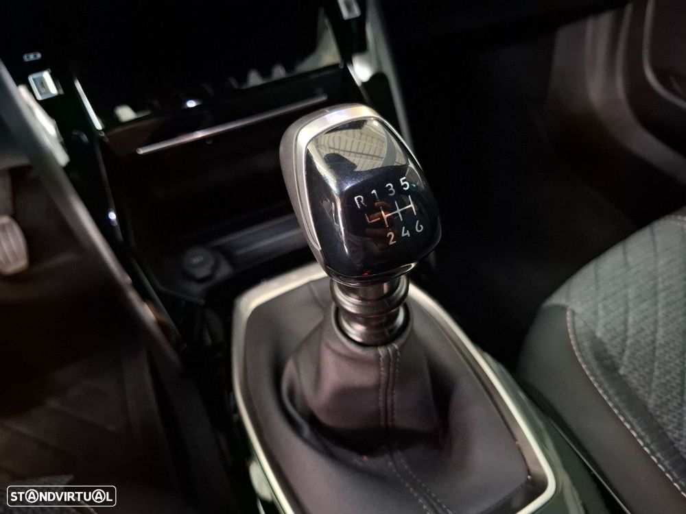 Peugeot 2008 1.2 PureTech Allure - 16