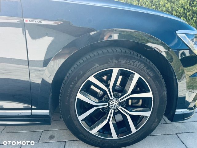 Volkswagen Passat - 24