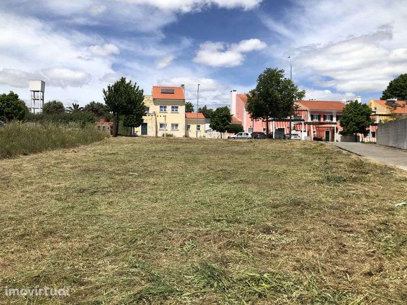 Terreno entre o campo e a cidade na Quinta das Trigosas - Santarém - Grande imagem: 2/11