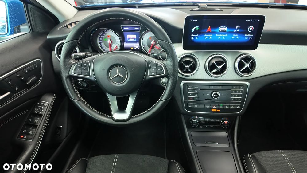 Mercedes-Benz GLA 250 4Matic 7G-DCT UrbanStyle Edition - 23
