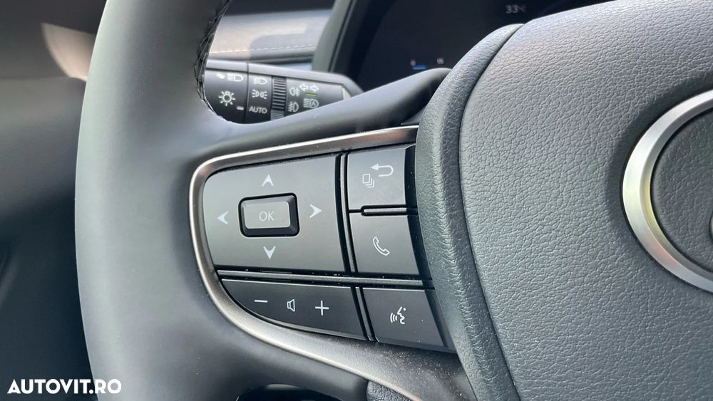 Lexus UX 300h AWD CVT HEV Business - 27