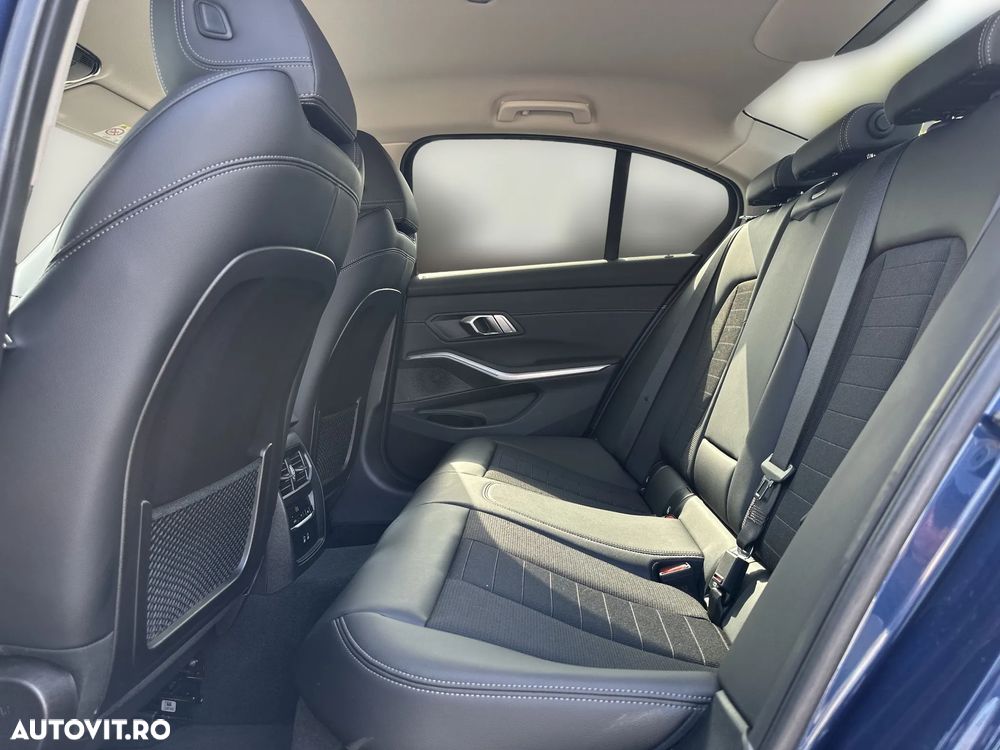 BMW Seria 3 320i xDrive AT - 12