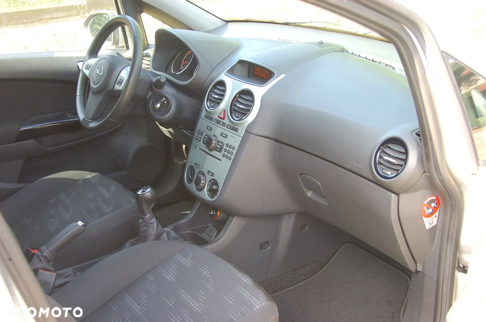 Opel Corsa 1.4 16V Energy - 11