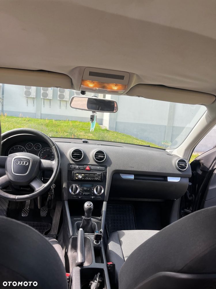 Audi A3 Sportback 1.6 Attraction - 12