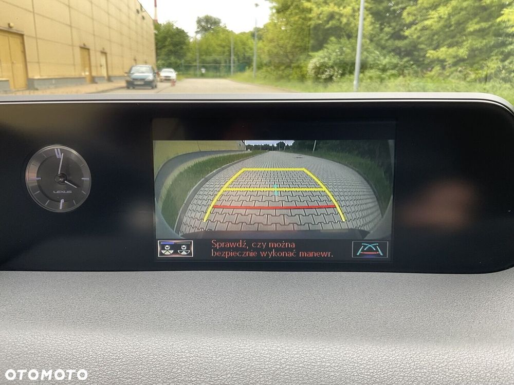 Lexus UX - 30
