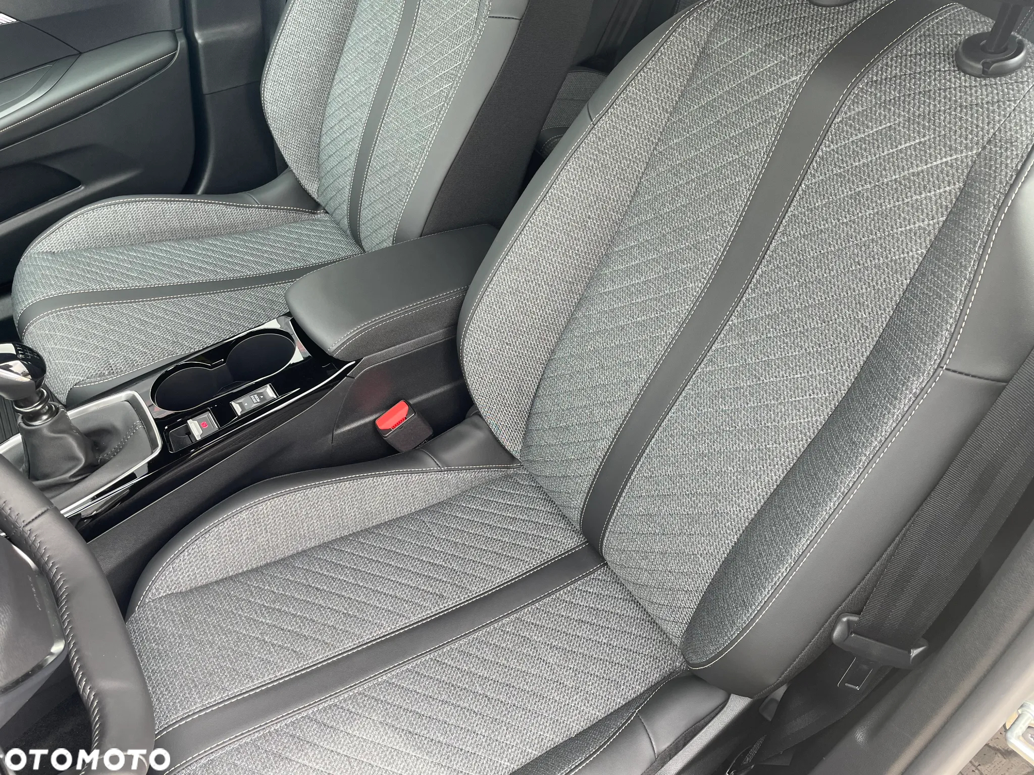 Peugeot 2008 PureTech 100 Allure S&S BVM6 - 7