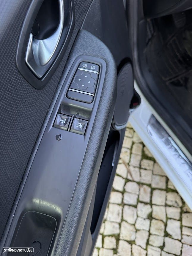 Renault Clio Sport Tourer 0.9 TCe Limited - 17