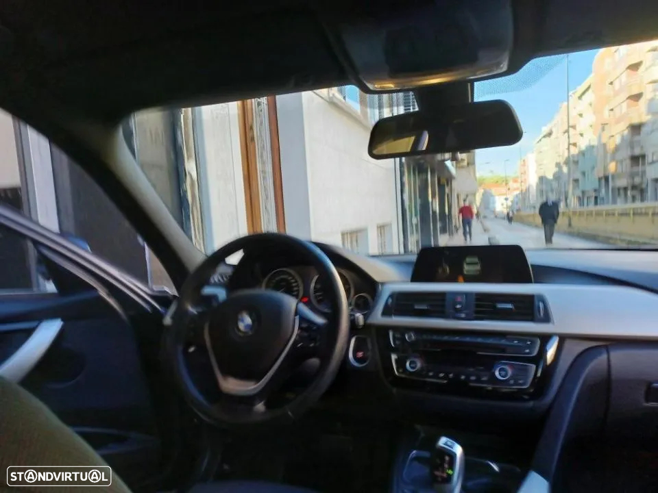 BMW 330 e iPerformance Advantage - 5