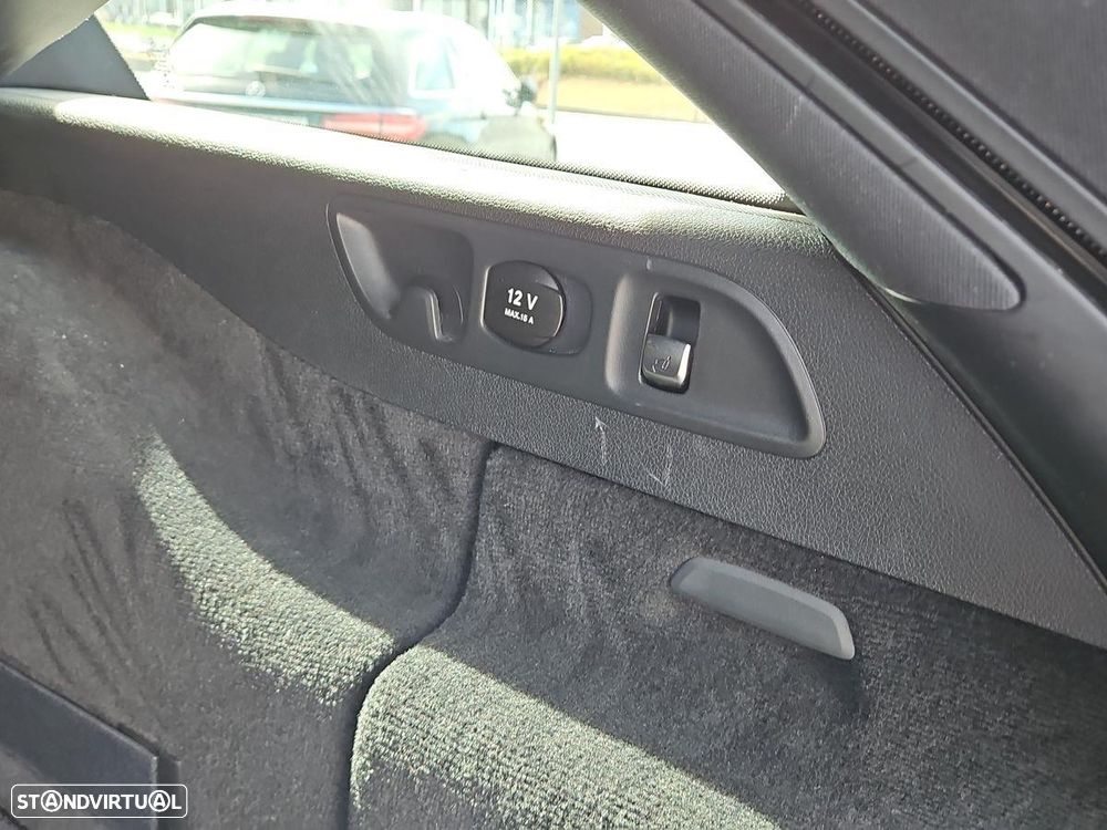 Mercedes-Benz E 220 d Avantgarde - 23