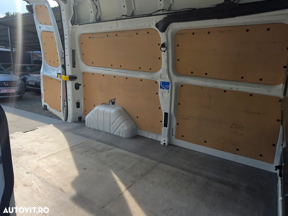 Ford TRANSIT CUSTOM - 28