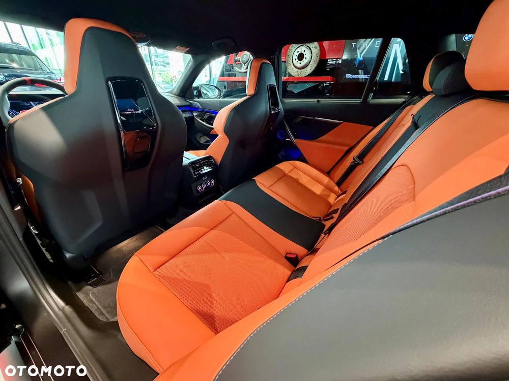 BMW M5 xDrive - 11