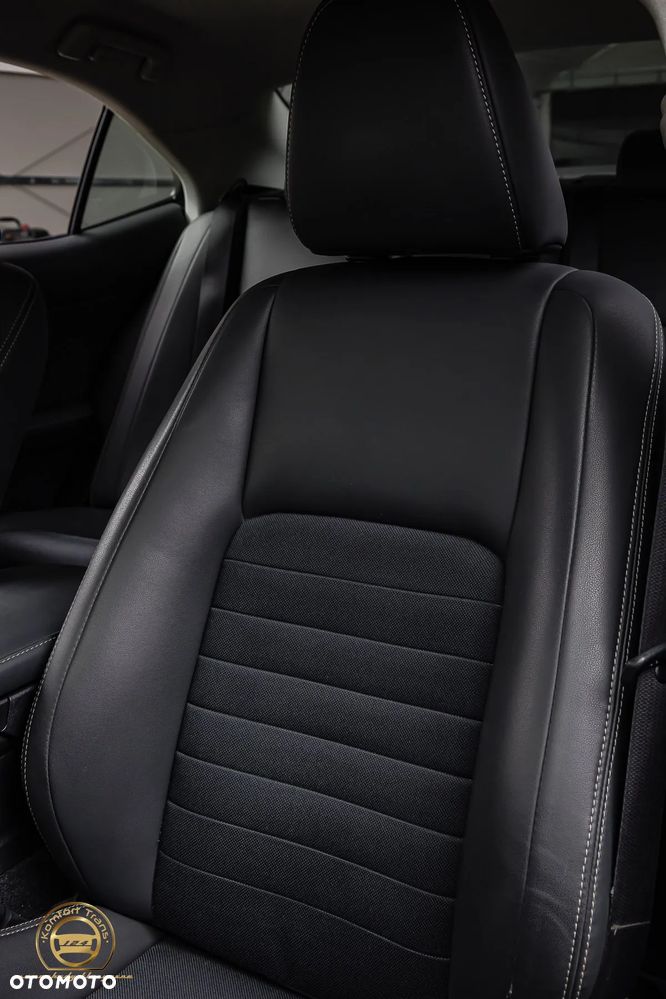 Lexus IS 200t Elite - 28
