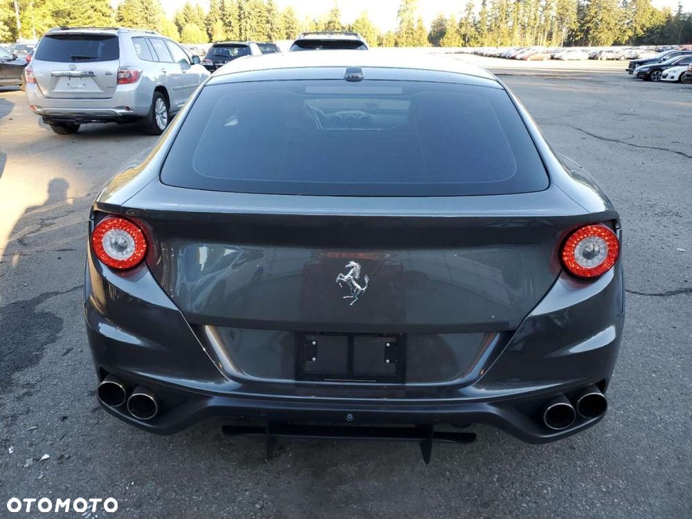 Ferrari FF - 12