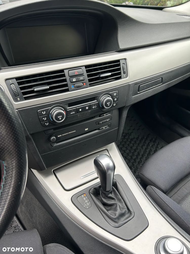 BMW Seria 3 318i Touring - 24