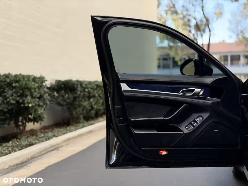 Porsche Panamera 4 PDK - 21
