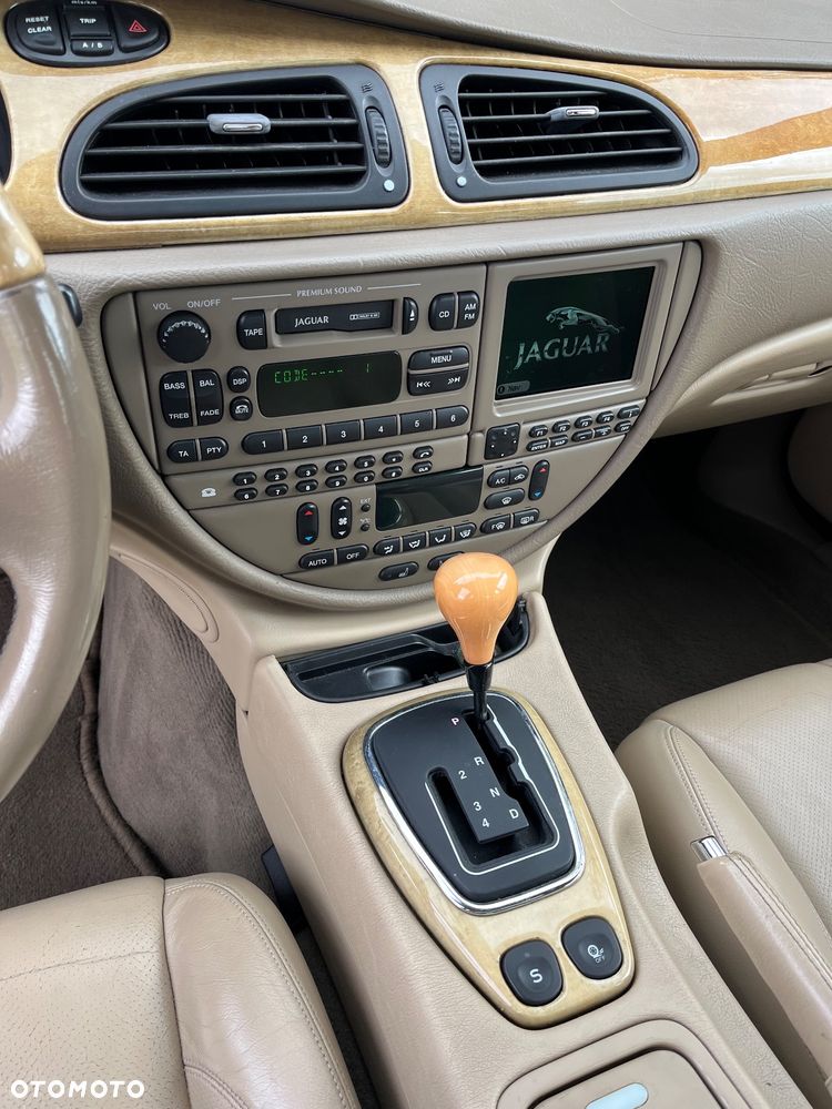 Jaguar S-Type 4.0 V8 - 8