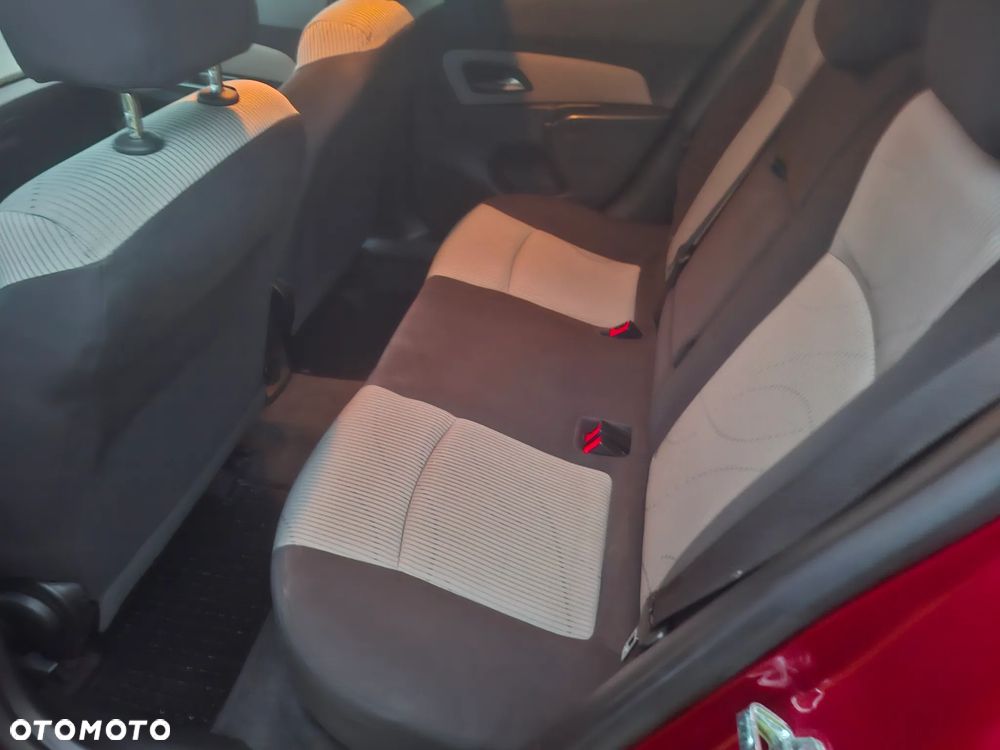Chevrolet Cruze 1.6 LS - 10
