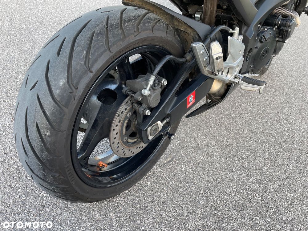 Suzuki GSR - 10