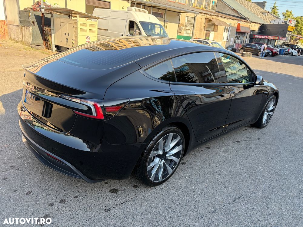 Tesla Model 3 - 5