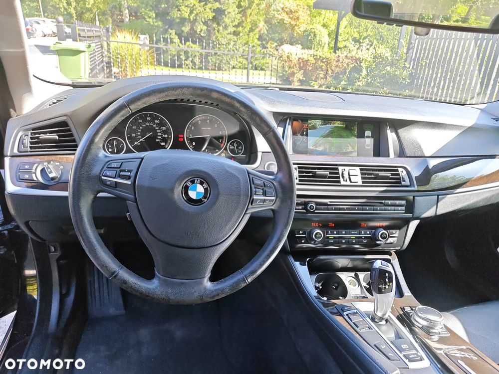 BMW Seria 5 528i xDrive - 12
